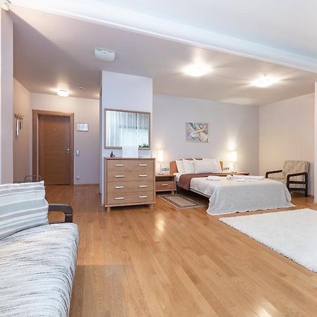 Room In Guest Room - Valensija - Large Suite Jurmala Bagian luar foto