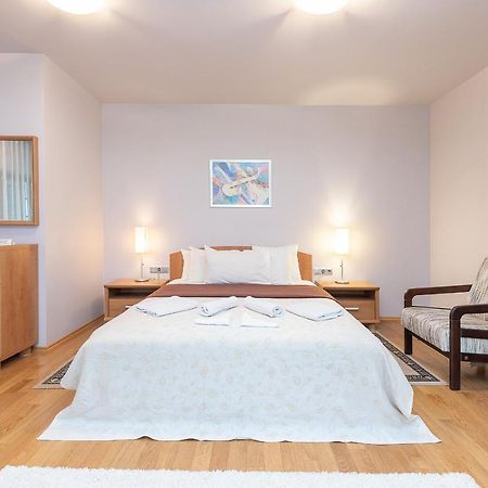 Room In Guest Room - Valensija - Large Suite Jurmala Bagian luar foto