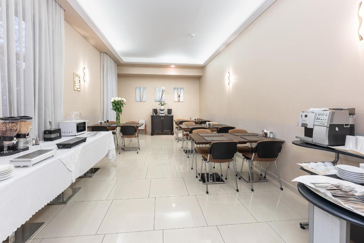 Room In Guest Room - Valensija - Large Suite Jurmala Bagian luar foto