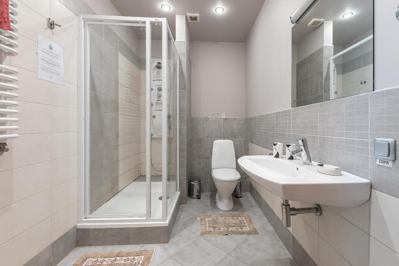Room In Guest Room - Valensija - Large Suite Jurmala Bagian luar foto
