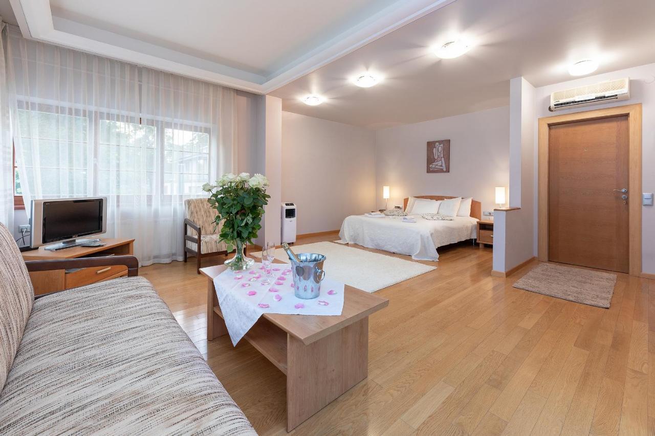 Room In Guest Room - Valensija - Large Suite Jurmala Bagian luar foto
