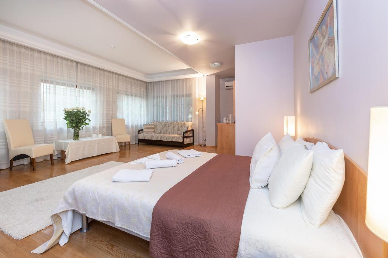 Room In Guest Room - Valensija - Large Suite Jurmala Bagian luar foto