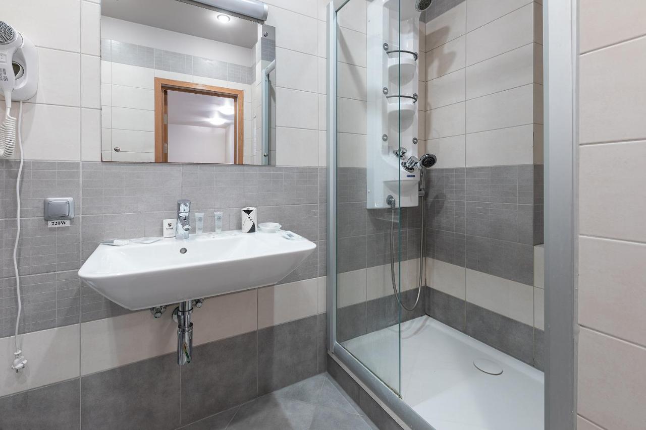 Room In Guest Room - Valensija - Large Suite Jurmala Bagian luar foto