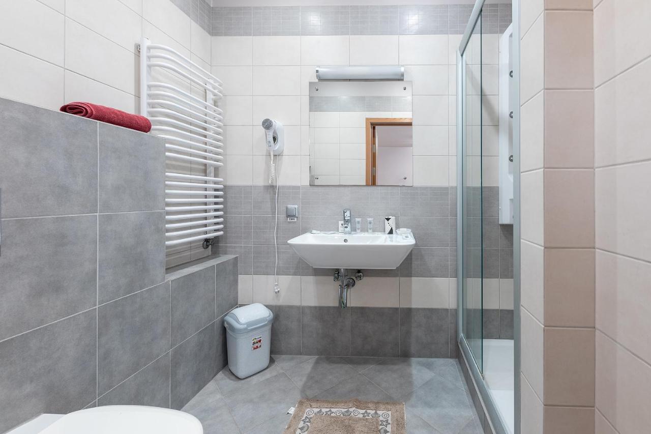 Room In Guest Room - Valensija - Large Suite Jurmala Bagian luar foto