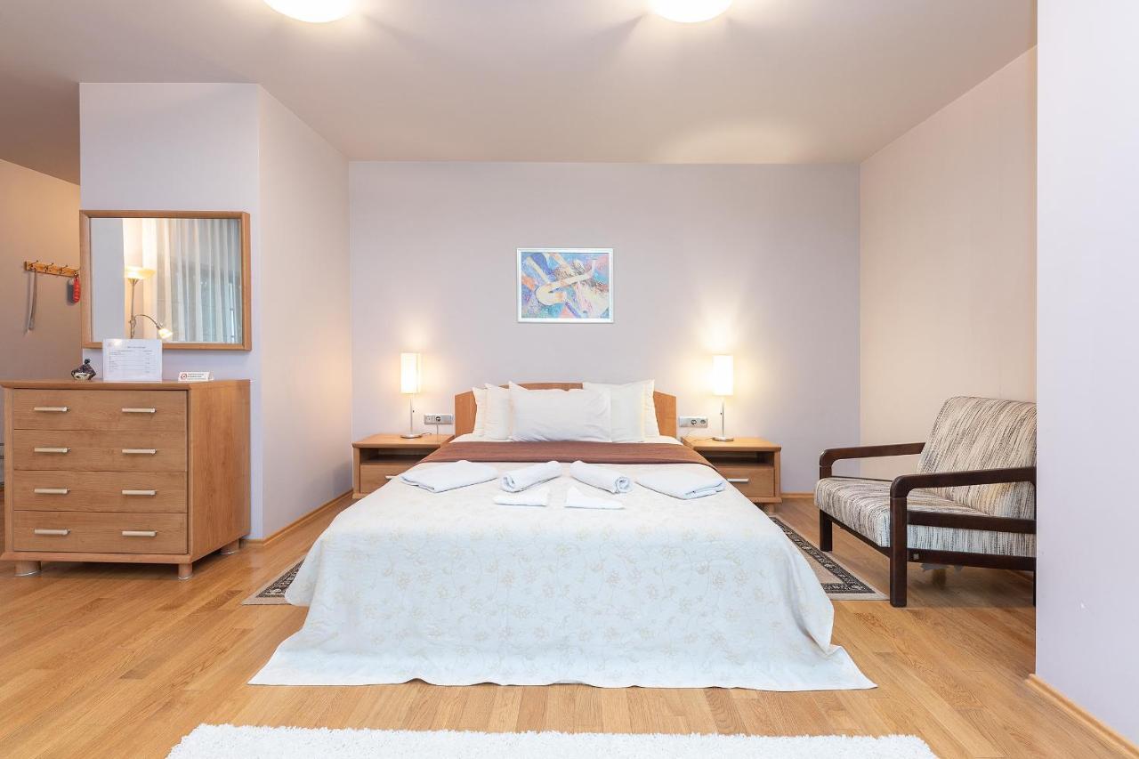 Room In Guest Room - Valensija - Large Suite Jurmala Bagian luar foto