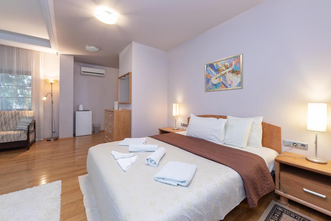 Room In Guest Room - Valensija - Large Suite Jurmala Bagian luar foto